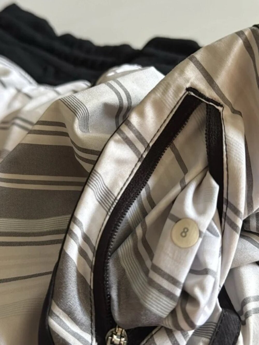 Lululemon Tracker Short *2-way Stretch Mini Groovy Stripe Dune Horizontal Black - Picture 8 of 9